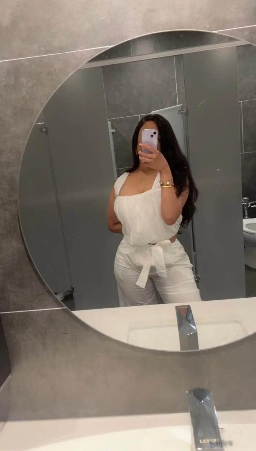 Gabby Giovannetti, 25 years beautiful nude Phoenix escorts girl, height 173 sm, Weight 65 kg