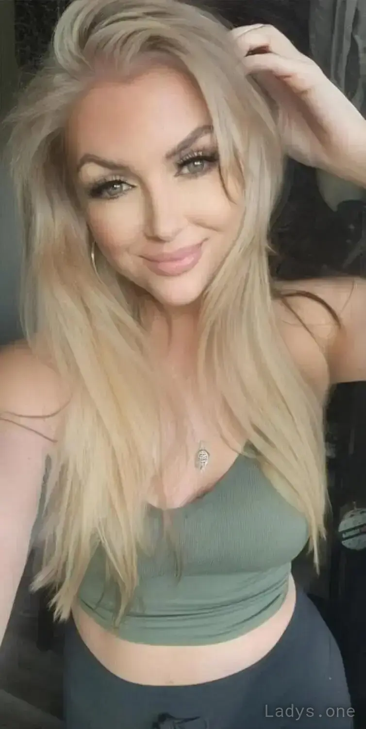 HANNAH, 25 years beautiful nude Phoenix escorts girl, height 163 sm, Weight 61 kg