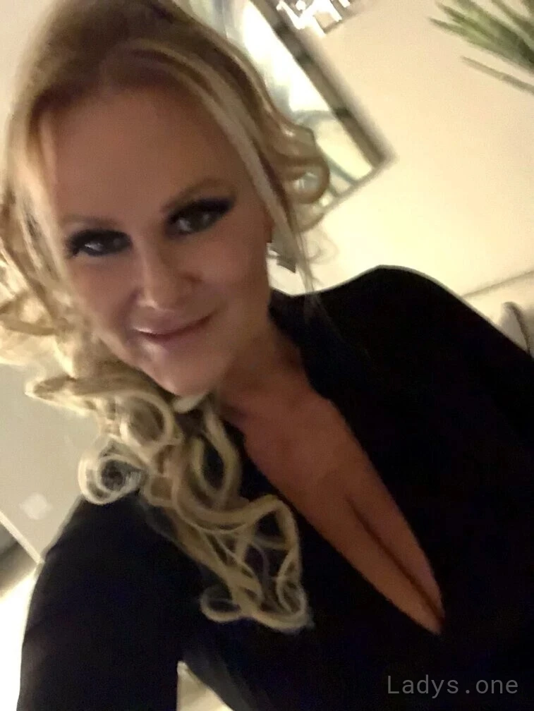 HAYLEY, 40 years beautiful nude Phoenix escorts girl, height 170 sm, Weight 67 kg