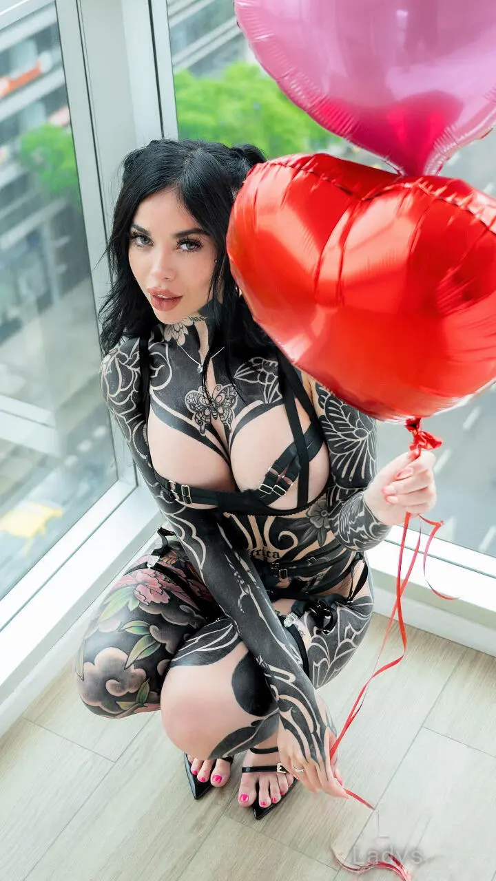 Inked Mia, 20 years beautiful nude Phoenix escorts girl, height 168 sm, Weight 57 kg