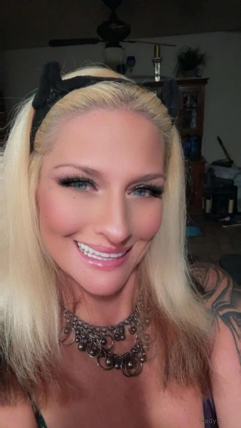 Kally Knox, 40 years beautiful nude Phoenix escorts girl, height 172 sm, Weight 74 kg