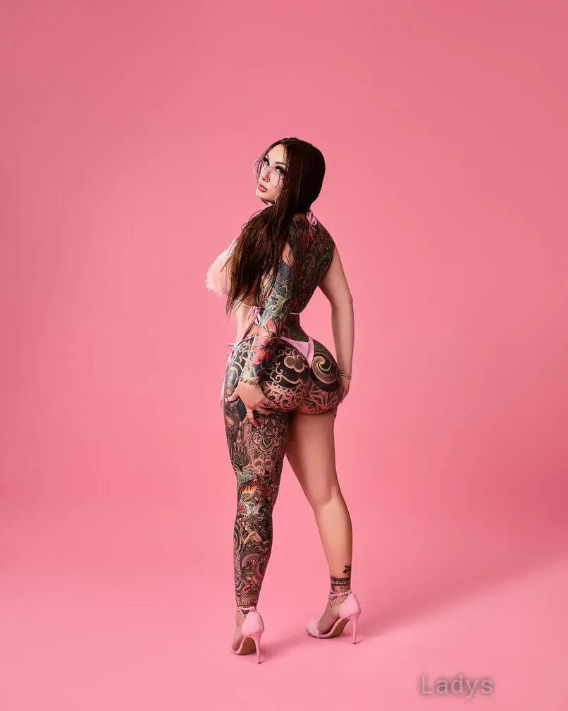 Luxurious Larue, 22 years beautiful nude Phoenix escorts girl, height 170 sm, Weight 63 kg