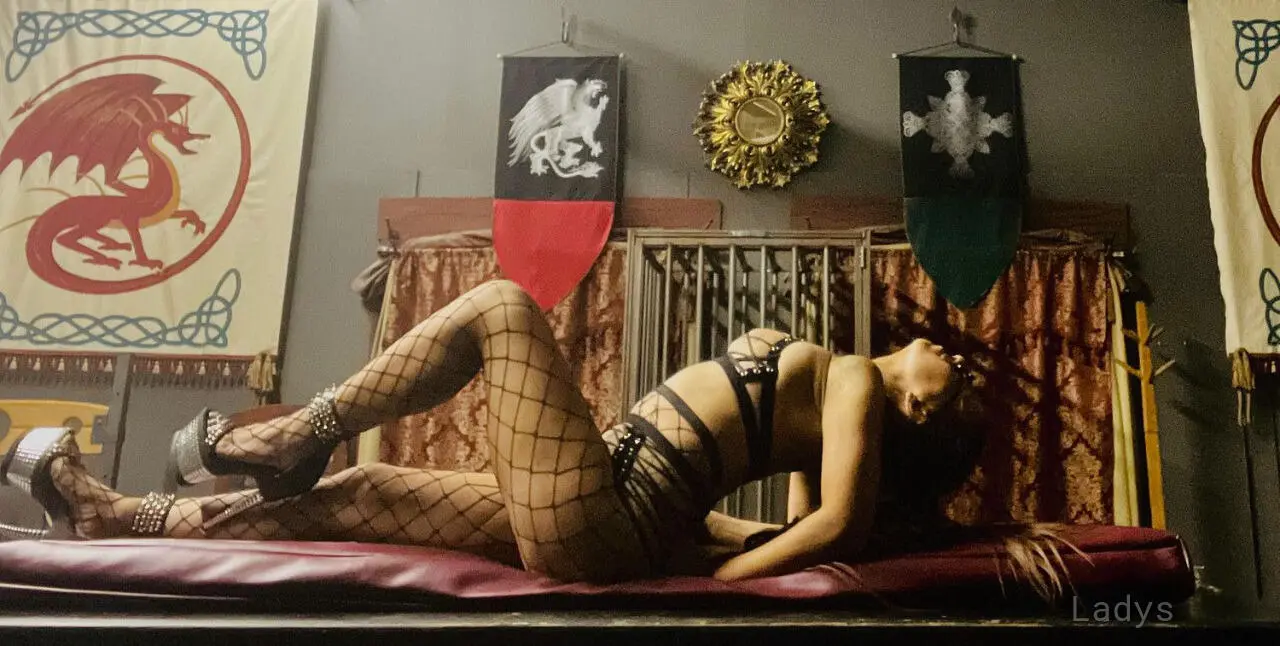 Mistress Valentina, 28 years beautiful nude Phoenix escorts girl, height 166 sm, Weight 57 kg