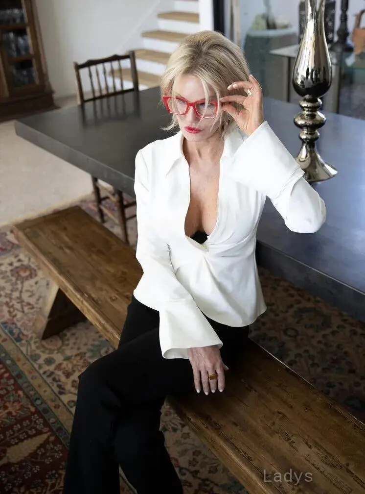 QUEEN MAYA, 45 years beautiful nude Phoenix escorts girl, height 163 sm, Weight 51 kg