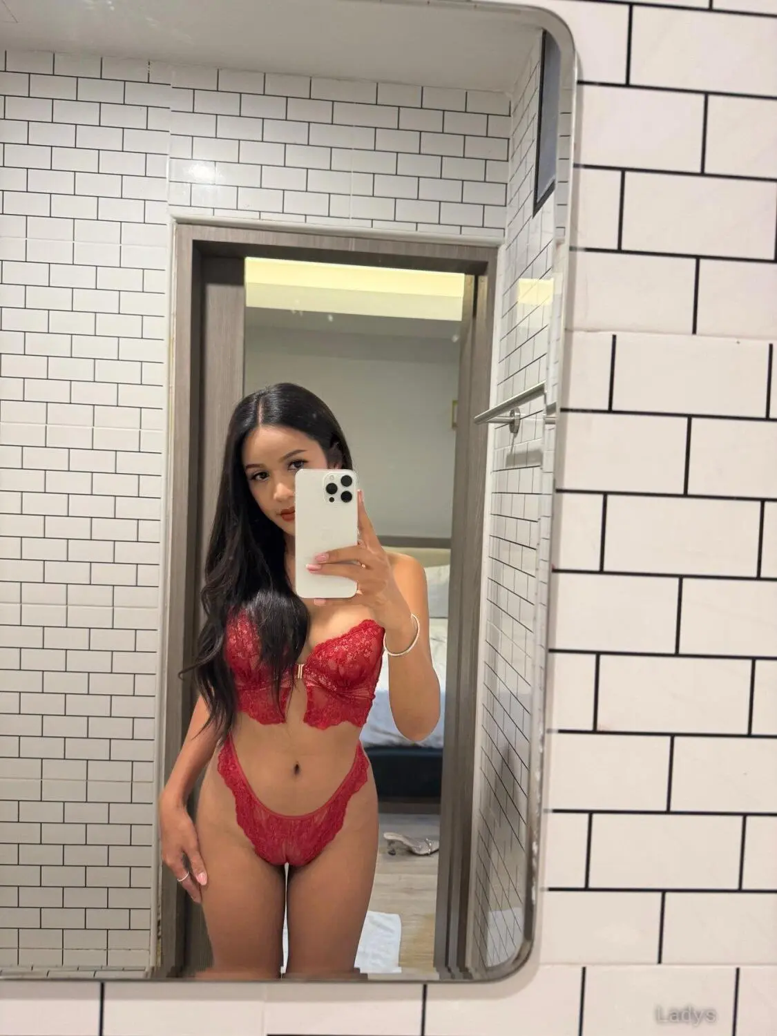 Kimberly, 24 years old Phu Quoc escort girl with big tits, height 168 sm, Weight kg