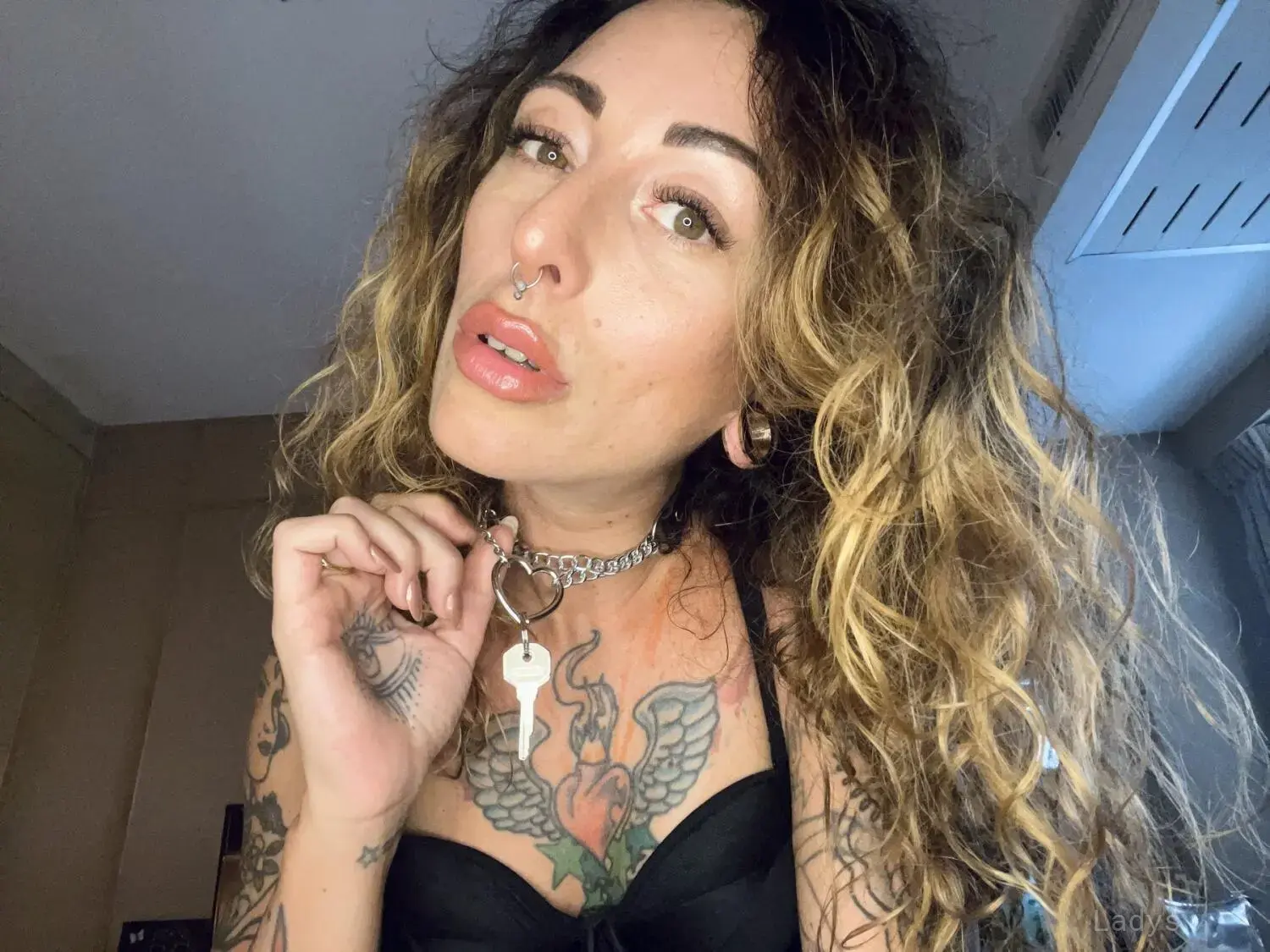 Goddess Elena, 37 years old Phuket escort girl with big tits, height 170 sm, Weight 64 kg
