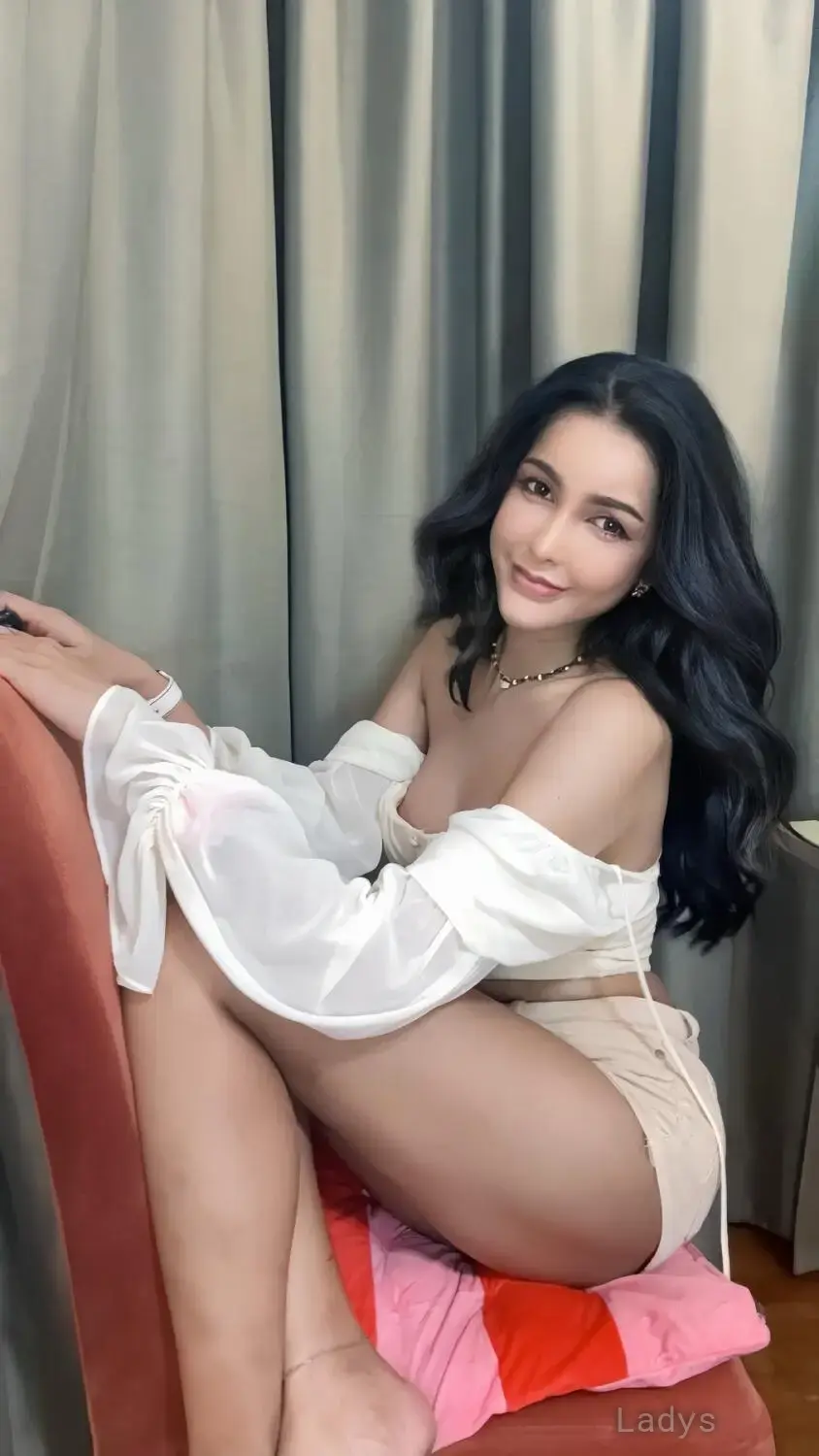 KIM-JS, 27 years old Phuket escort girl with big tits, height 168 sm, Weight 52 kg