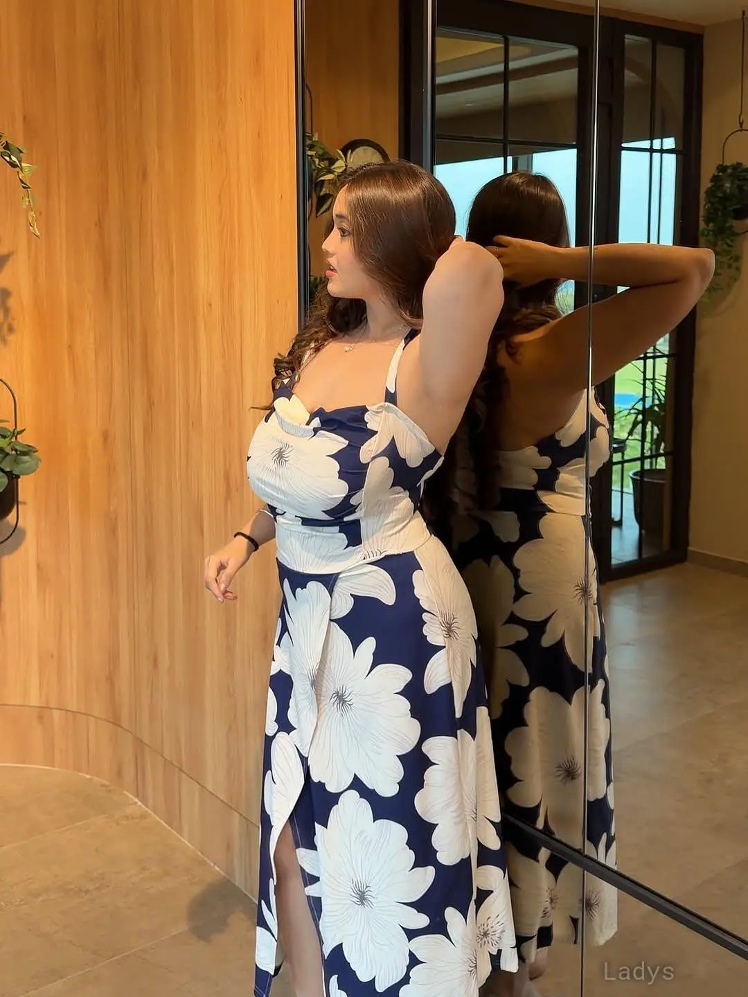 Salini, 21 years old Phuket escort girl with big tits, height 169 sm, Weight kg