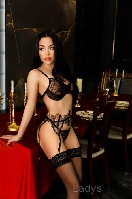 Eira, 22 years beautiful nude Phuket escorts girl, height 168 sm, Weight 56 kg