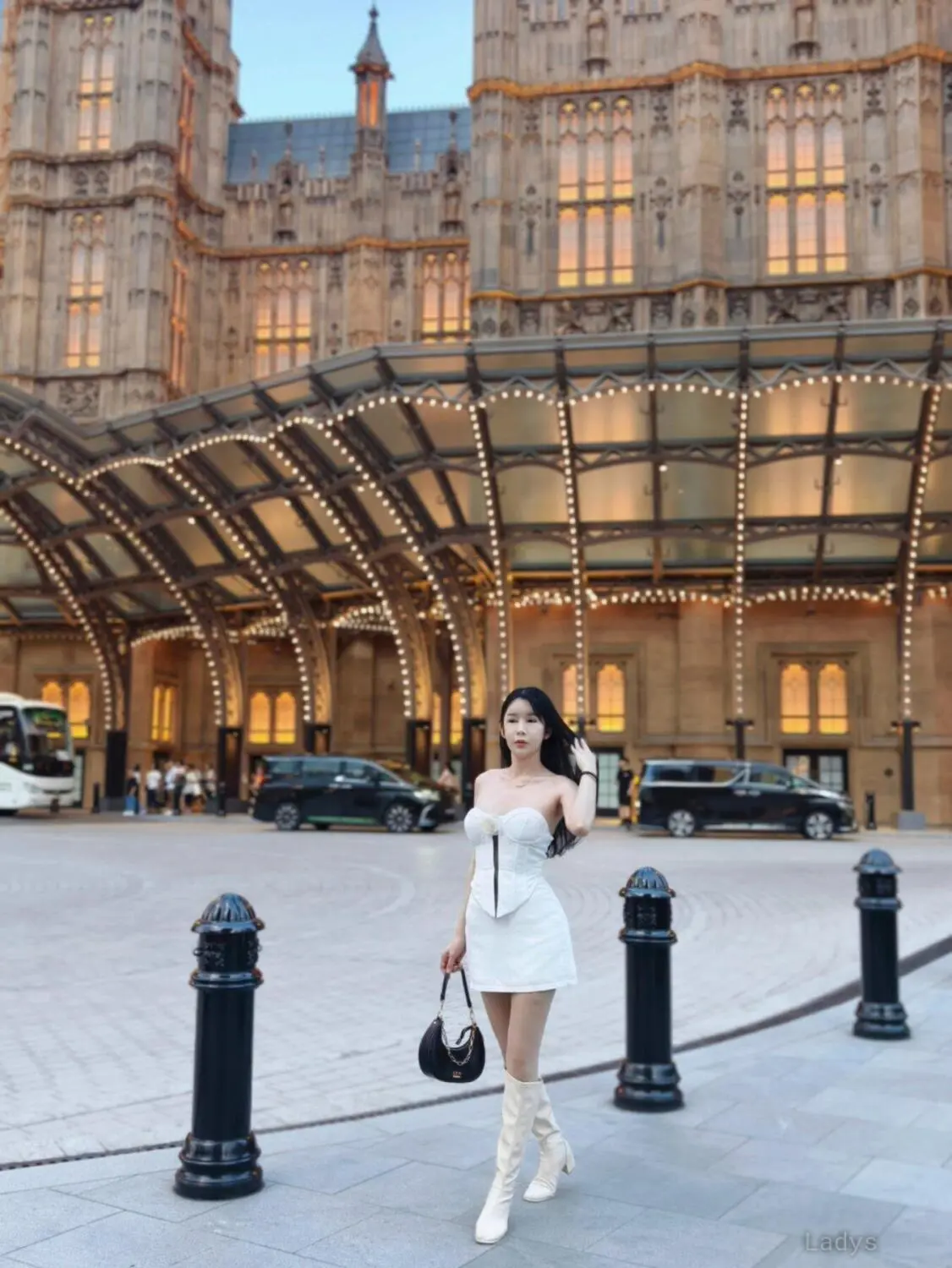 Mini, 24 years beautiful nude Phuket escorts girl, height 165 sm, Weight  kg