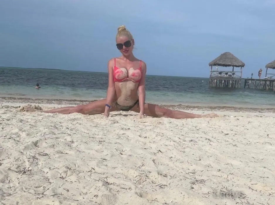 Natalia, 26 years beautiful nude Phuket escorts girl, height 157 sm, Weight 60 kg