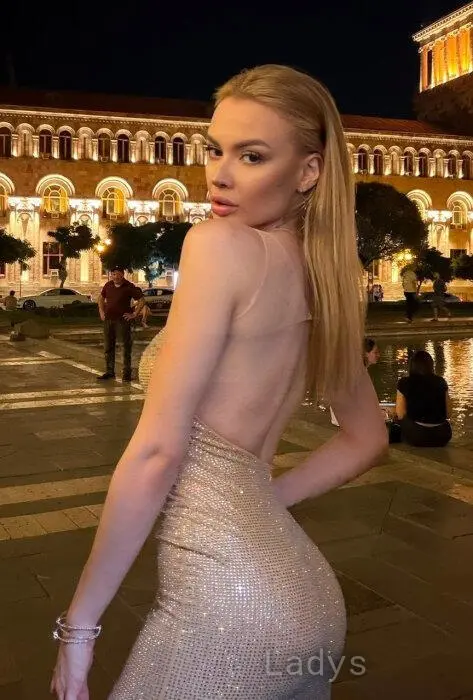 Zina, 22 years beautiful nude Phuket escorts girl, height 161 sm, Weight 49 kg