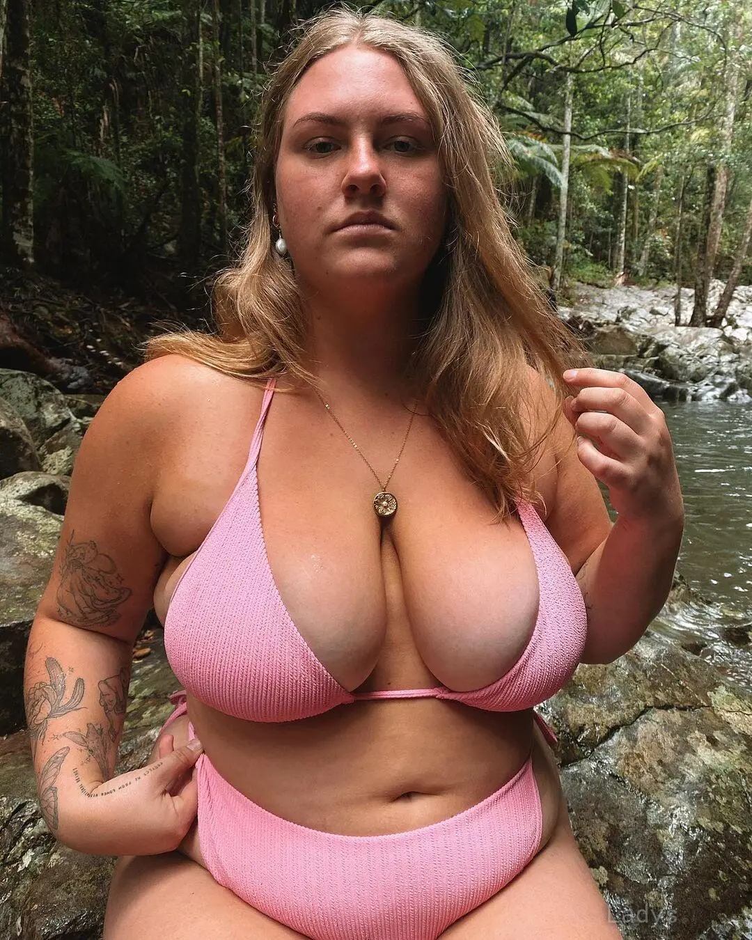 Chynna Clair, 25 years beautiful nude Pittsburgh escorts girl, height 178 sm, Weight 118 kg