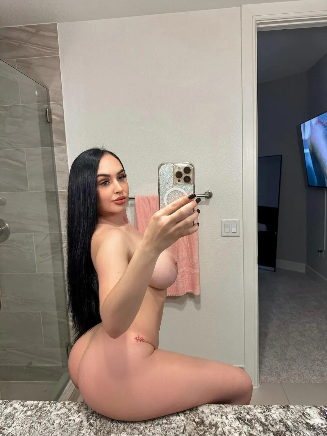 NSFW, 26 years beautiful nude Pittsburgh escorts girl, height 129 sm, Weight 43 kg