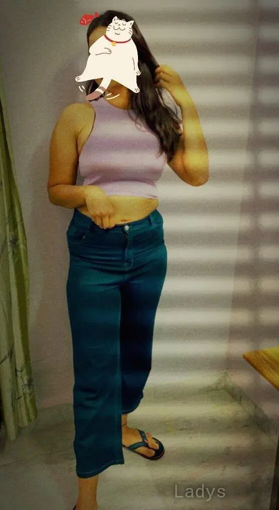 Roxanne, 24 years old Pokhara escort girl with big tits, height 154 sm, Weight kg