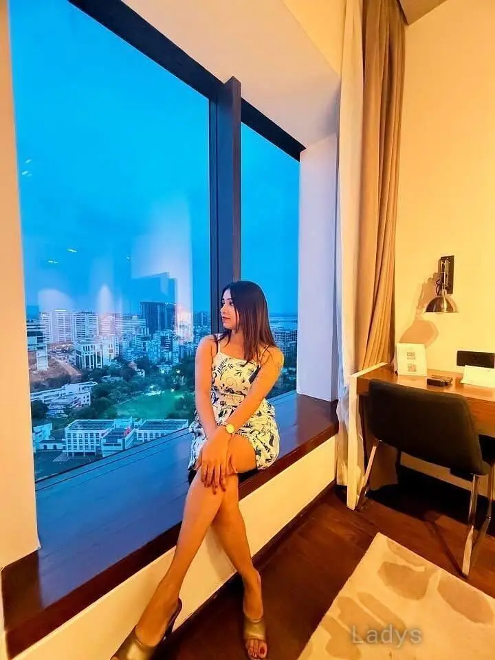 ANUSHKA, 20 years old Pondicherry escort girl with big tits, height 154 sm, Weight kg