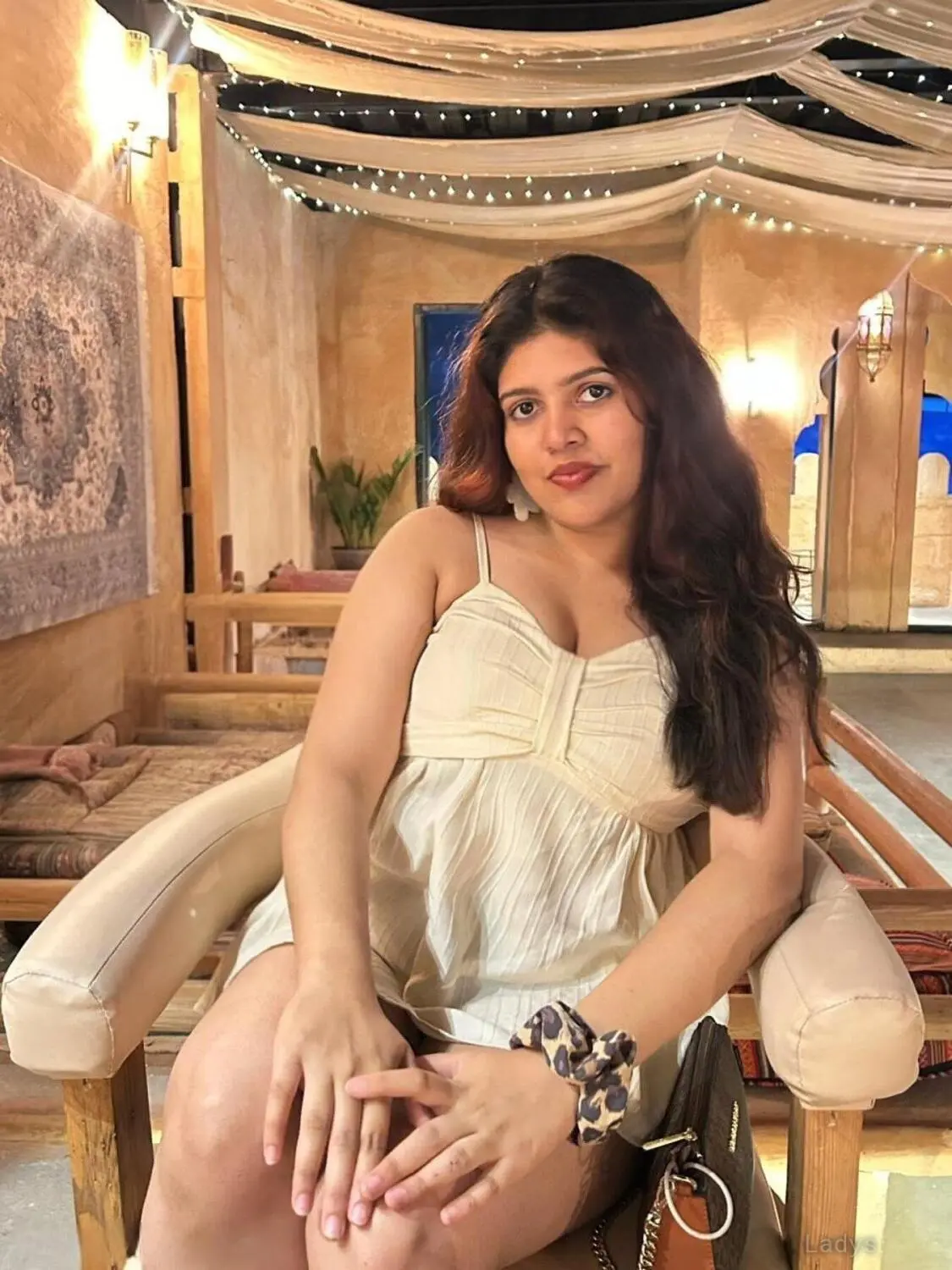 Disha, 23 years old Pondicherry escort girl with big tits, height 165 sm, Weight kg