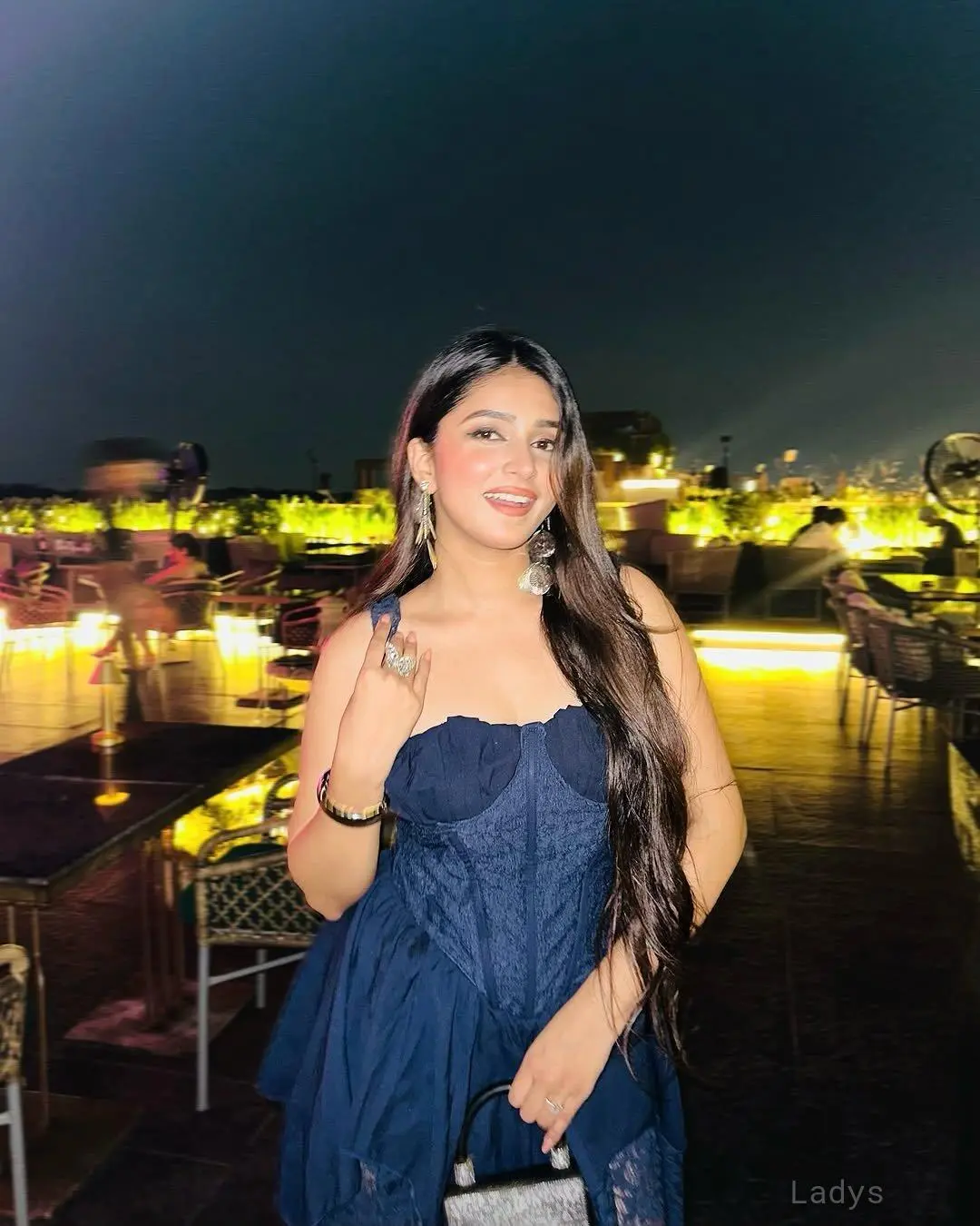 Janvii, 23 years old Pondicherry escort girl with big tits, height 153 sm, Weight  kg
