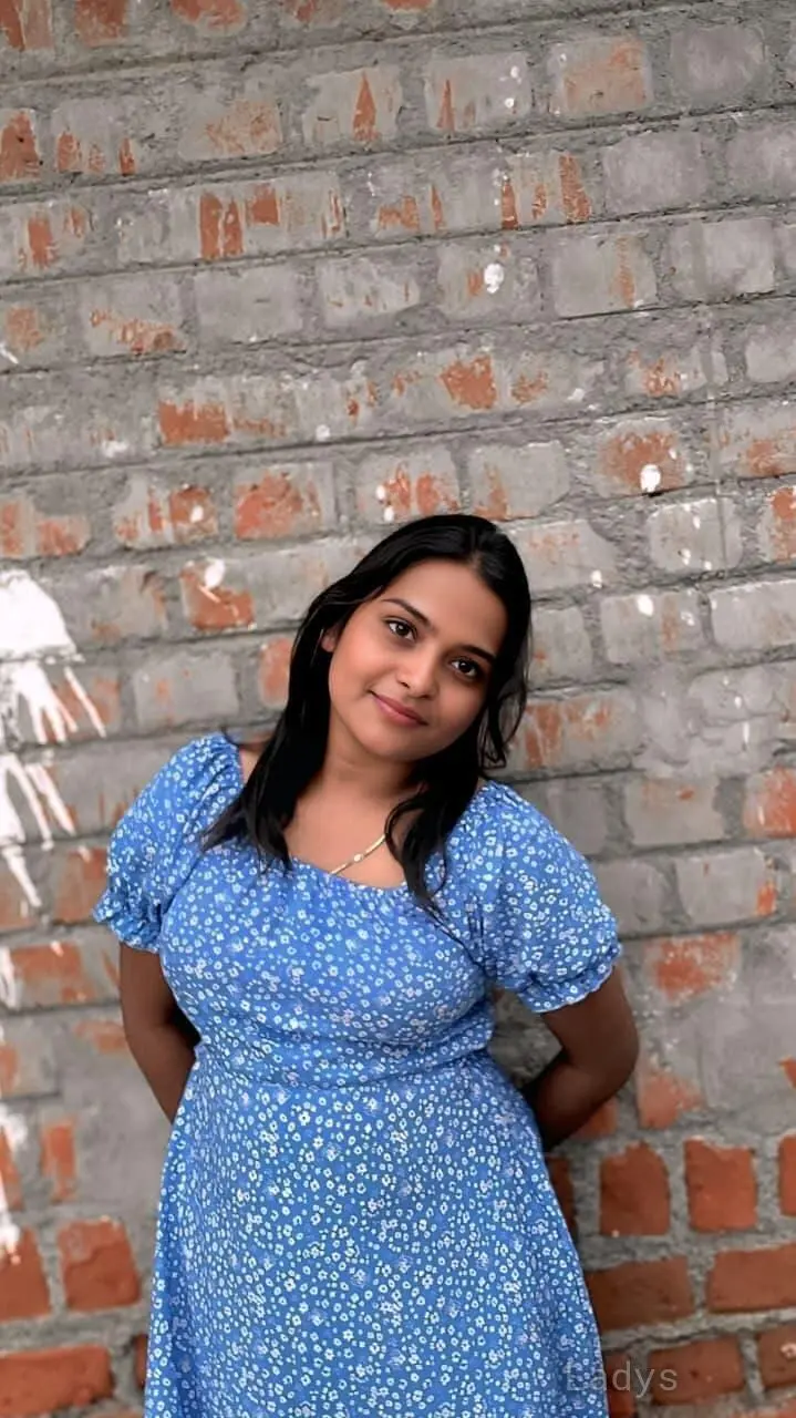 Priya, 22 years beautiful nude Pondicherry escorts girl, height sm, Weight kg
