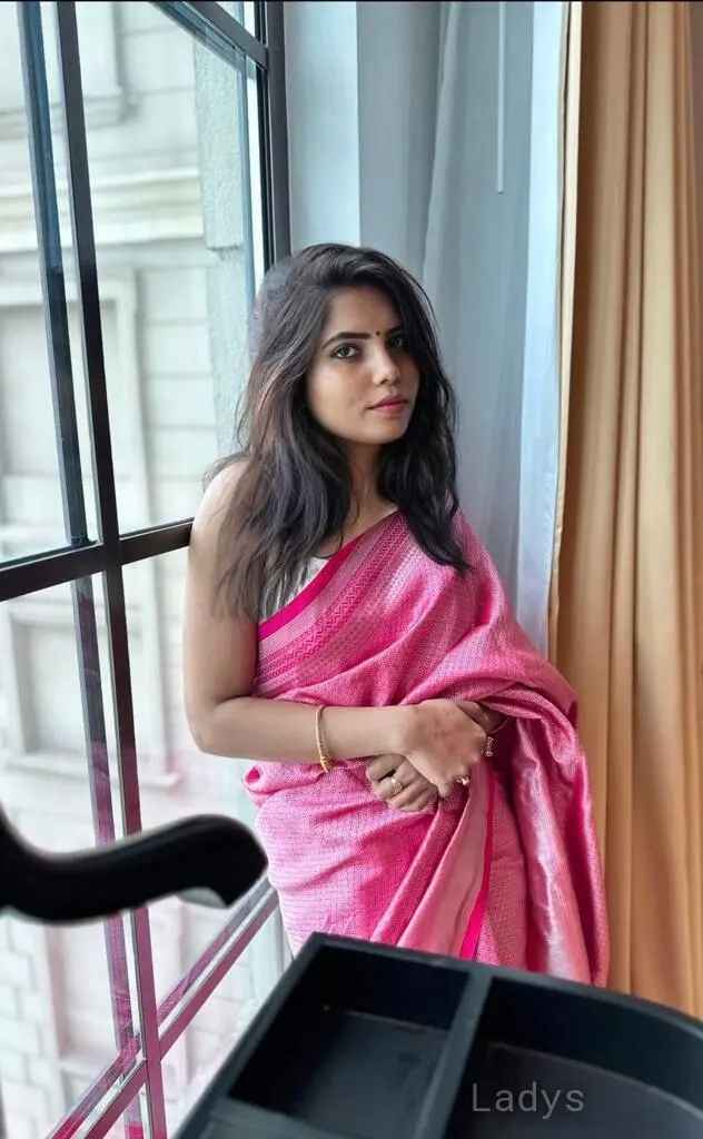 INDIAN ESCORT INCALL OR OUTCALL, 25 years beautiful nude Port Louis escorts girl, height 155 sm, Weight 45 kg
