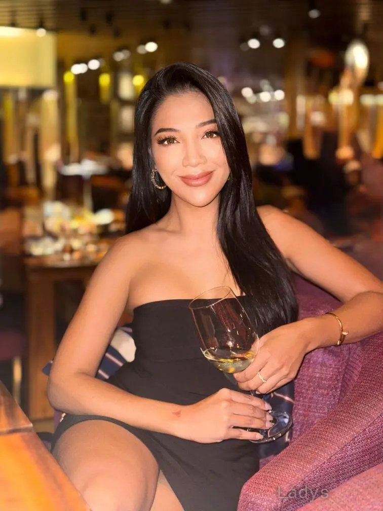 Lisa, 27 years beautiful nude Portland escorts girl, height 165 sm, Weight 50 kg