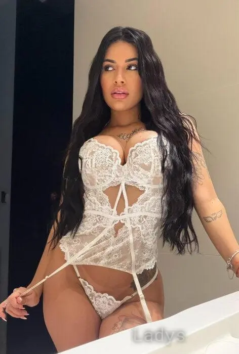 Megan Foxie, 22 years beautiful nude Porto escorts girl, height 170 sm, Weight 65 kg