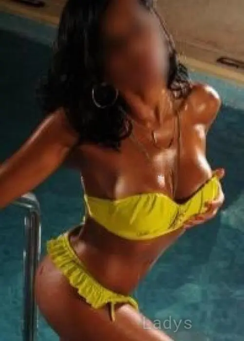 Samira, 37 years beautiful nude Porto escorts girl, height 170 sm, Weight 60 kg