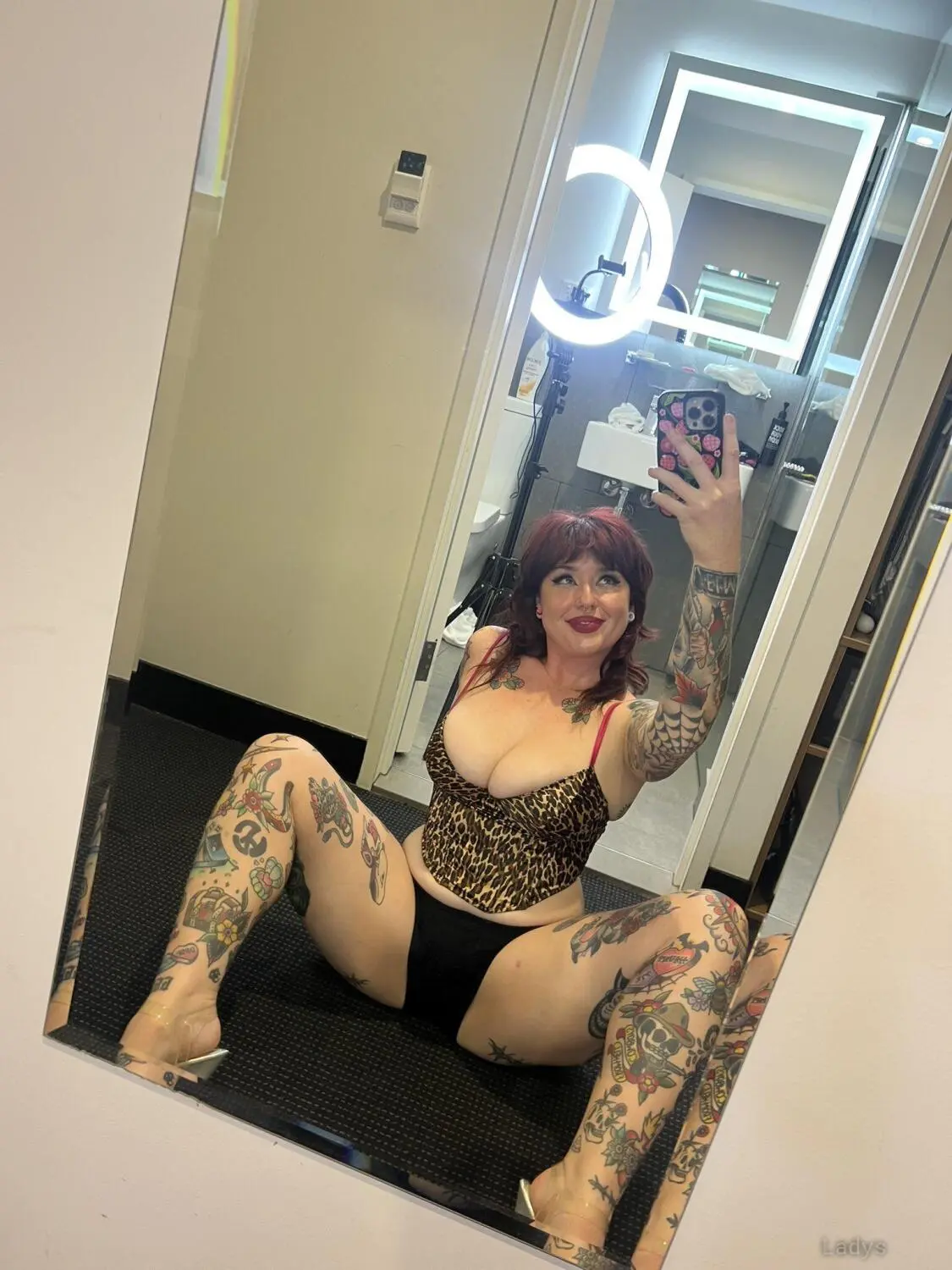 blossyblue, 30 years beautiful nude Prague escorts girl, height 151 sm, Weight 52 kg