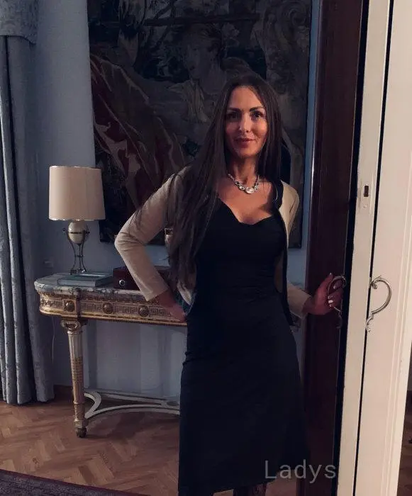 Ivanka, 35 years beautiful nude Prague escorts girl, height 170 sm, Weight 50 kg