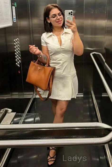 Jin, 20 years beautiful nude Prague escorts girl, height 165 sm, Weight 50 kg