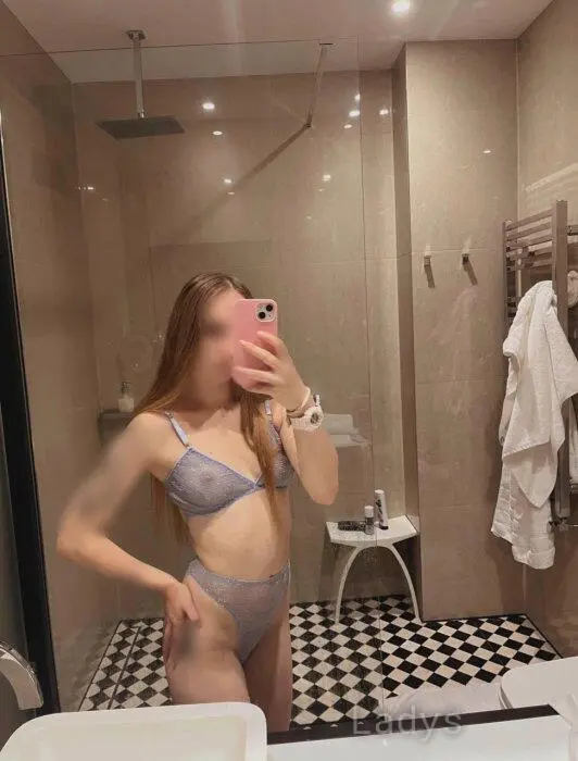 Lisa, 23 years beautiful nude Prague escorts girl, height 169 sm, Weight 53 kg