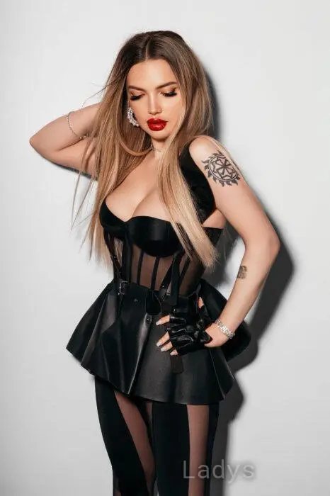 Lucy, 24 years beautiful nude Prague escorts girl, height 167 sm, Weight 49 kg