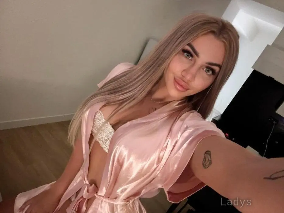 Nadia, 27 years beautiful nude Prague escorts girl, height 175 sm, Weight 55 kg