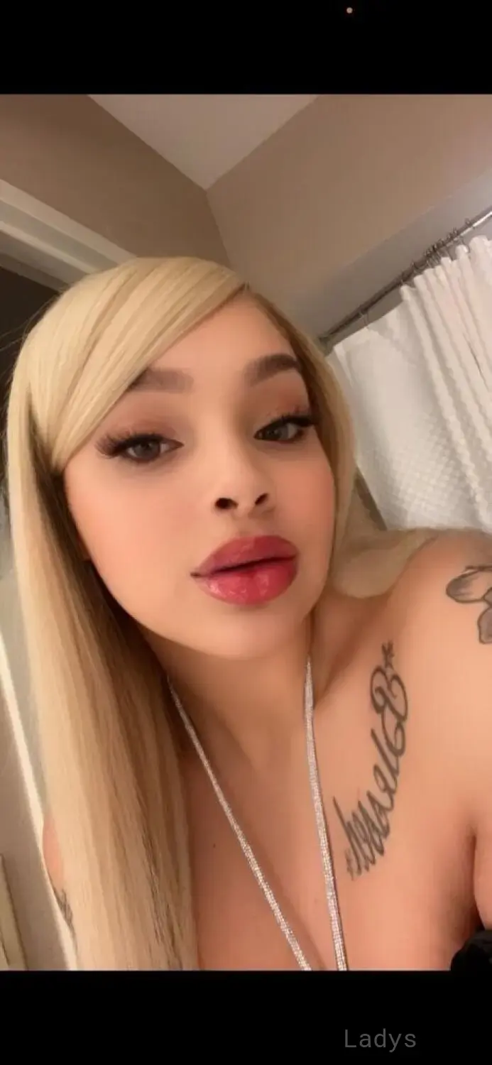 LEAH, 22 years old Providence escort girl with big tits, height 158 sm, Weight 60 kg