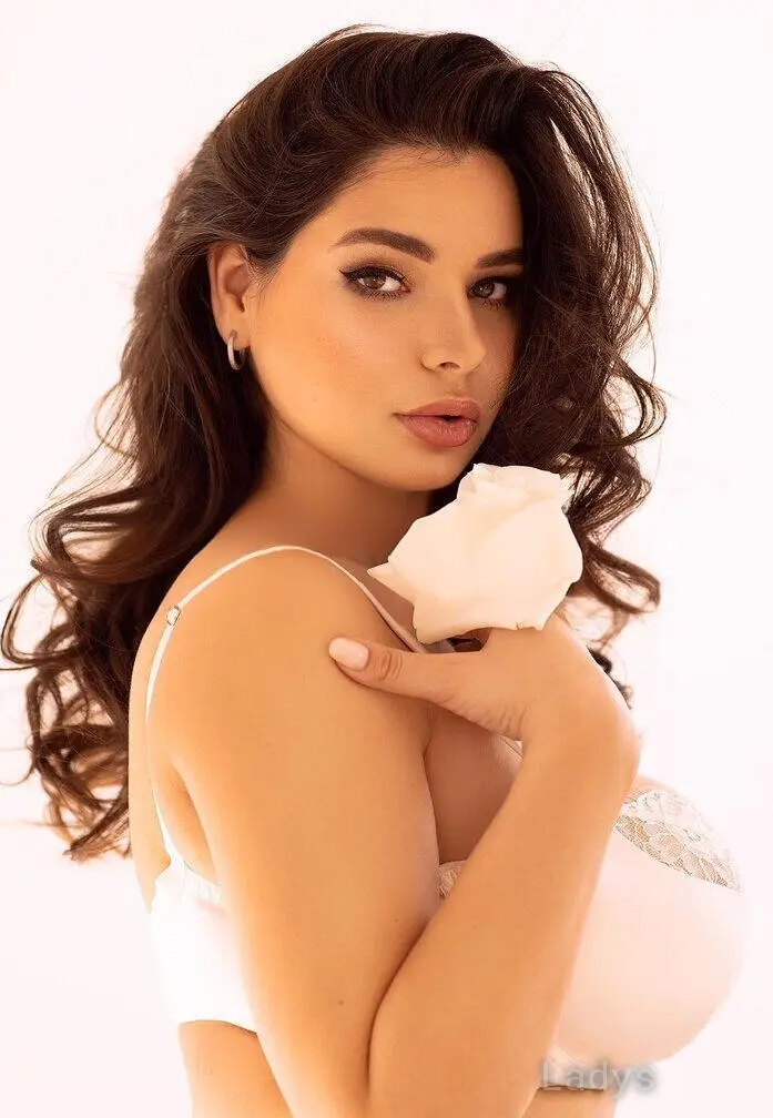 Julia, 27 years beautiful nude Providence escorts girl, height 159 sm, Weight 65 kg