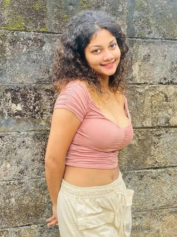 Bhumi, 23 years old Pune escort girl with big tits, height 156 sm, Weight kg