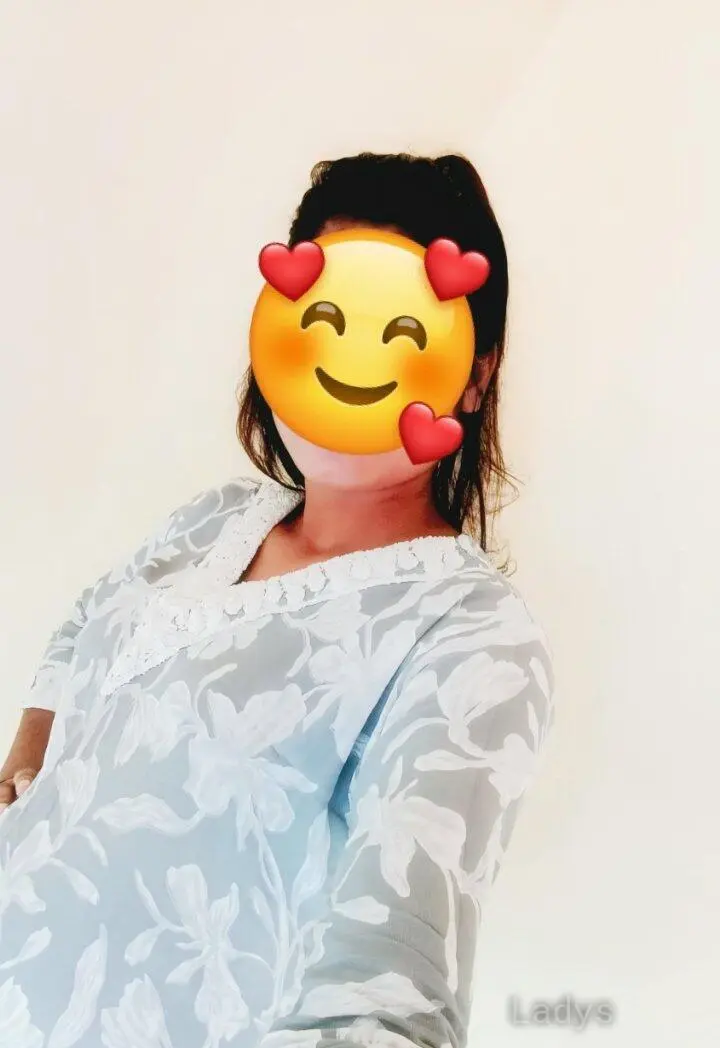 Emma, 22 years old Pune escort girl with big tits, height 165 sm, Weight kg