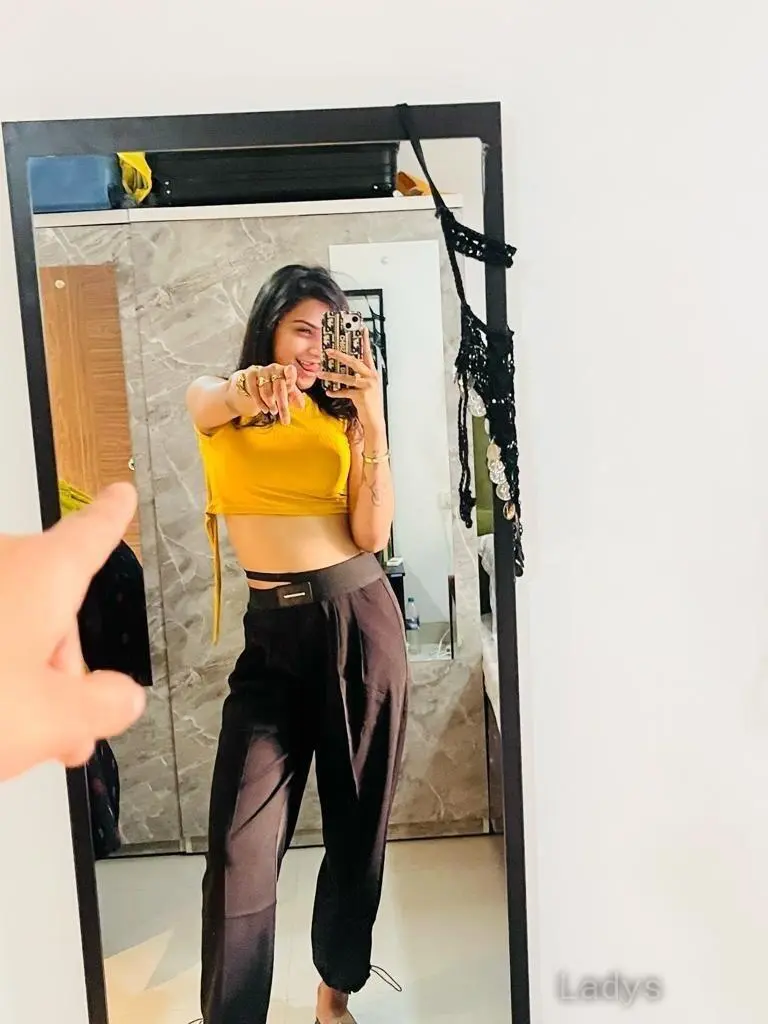 Farah, 22 years old Pune escort girl with big tits, height 170 sm, Weight  kg