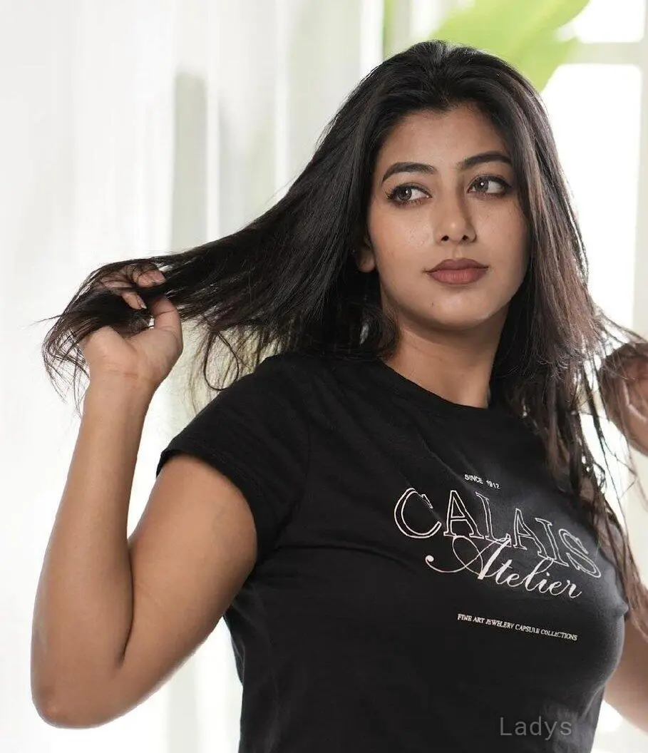 Hazel, 25 years old Pune escort girl with big tits, height 166 sm, Weight kg