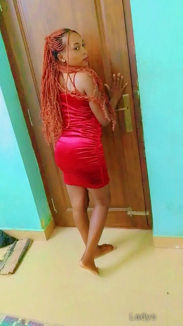 Juicy, 20 years old Pune escort girl with big tits, height 154 sm, Weight kg