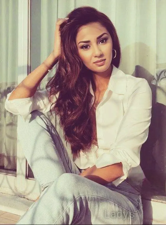 Julia, 23 years old Pune escort girl with big tits, height 169 sm, Weight kg