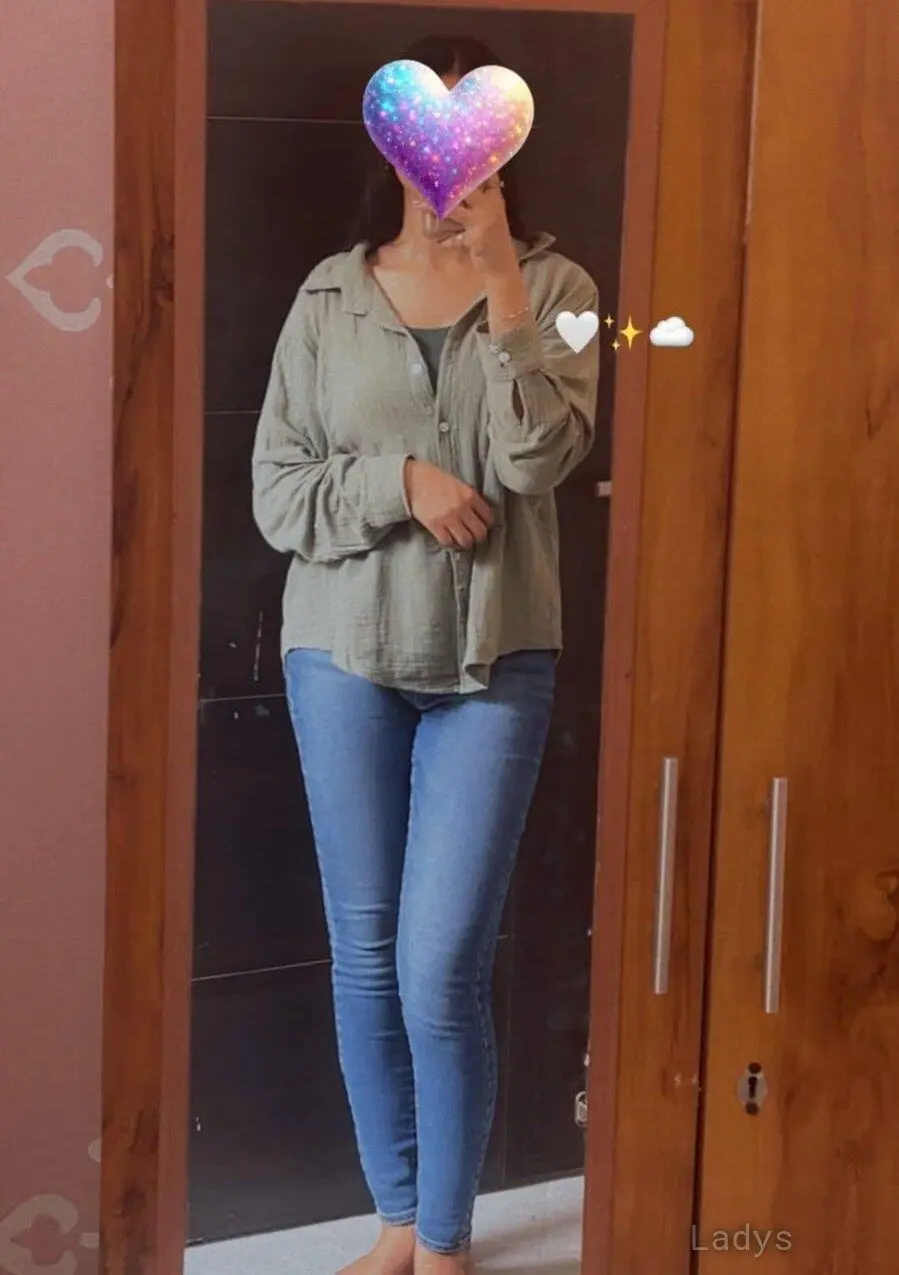 Kajal, 22 years old Pune escort girl with big tits, height 162 sm, Weight kg
