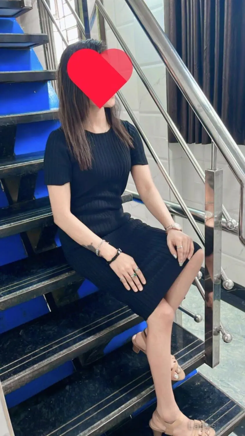 Louise, 21 years old Pune escort girl with big tits, height 154 sm, Weight  kg