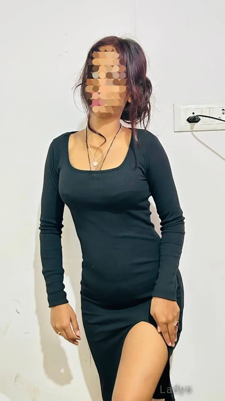Maya, 22 years old Pune escort girl with big tits, height 165 sm, Weight kg