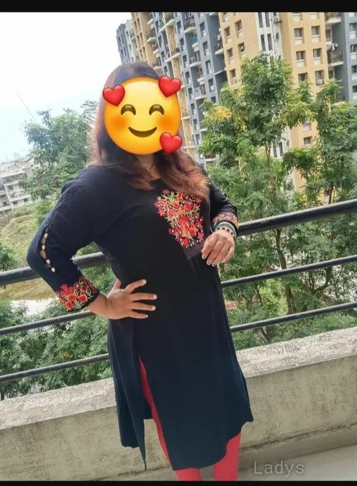 Neha, 36 years old Pune escort girl with big tits, height 154 sm, Weight  kg