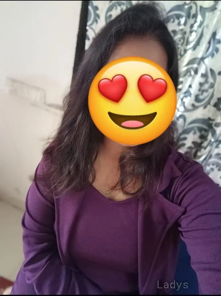 Nia, 36 years old Pune escort girl with big tits, height 152 sm, Weight  kg
