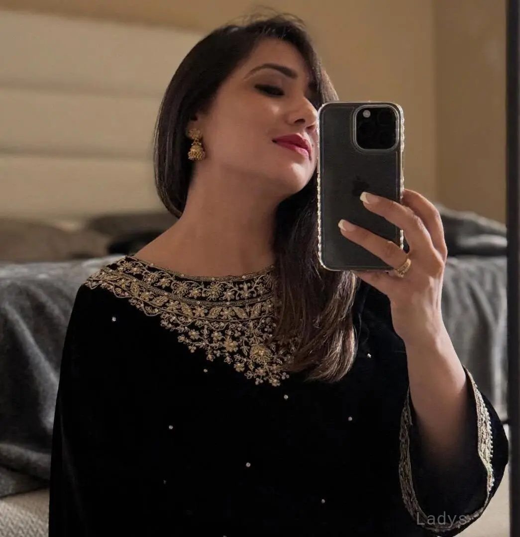 Nidhi, 23 years old Pune escort girl with big tits, height 162 sm, Weight  kg