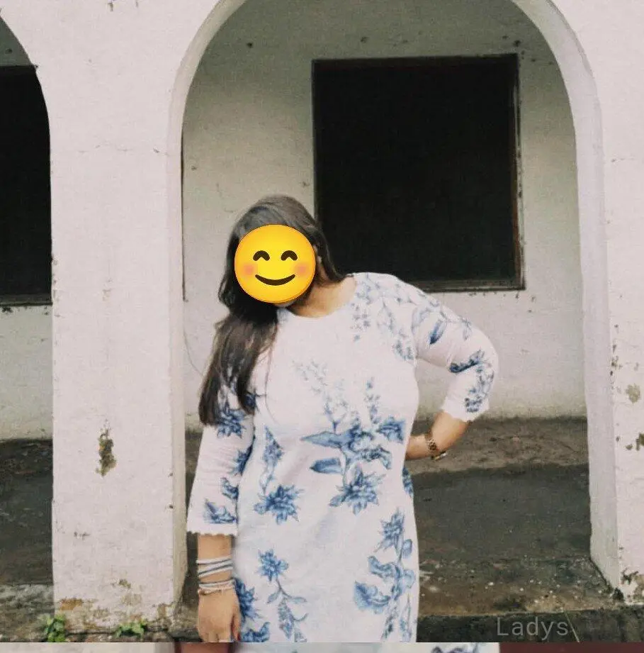 Pari, 23 years old Pune escort girl with big tits, height 154 sm, Weight  kg