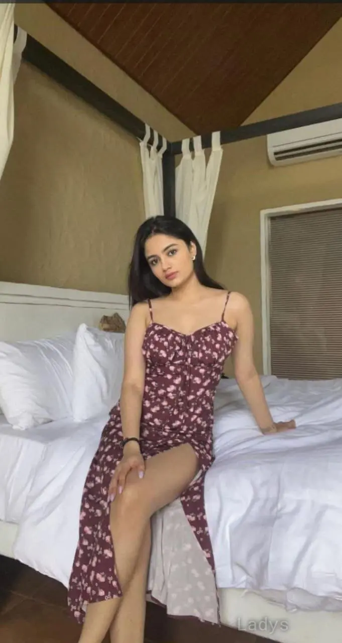 Priya, 22 years old Pune escort girl with big tits, height 160 sm, Weight  kg