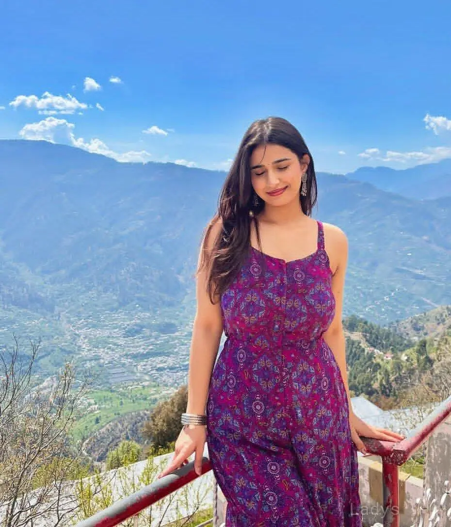 Priyanshi, 22 years old Pune escort girl with big tits, height 154 sm, Weight kg